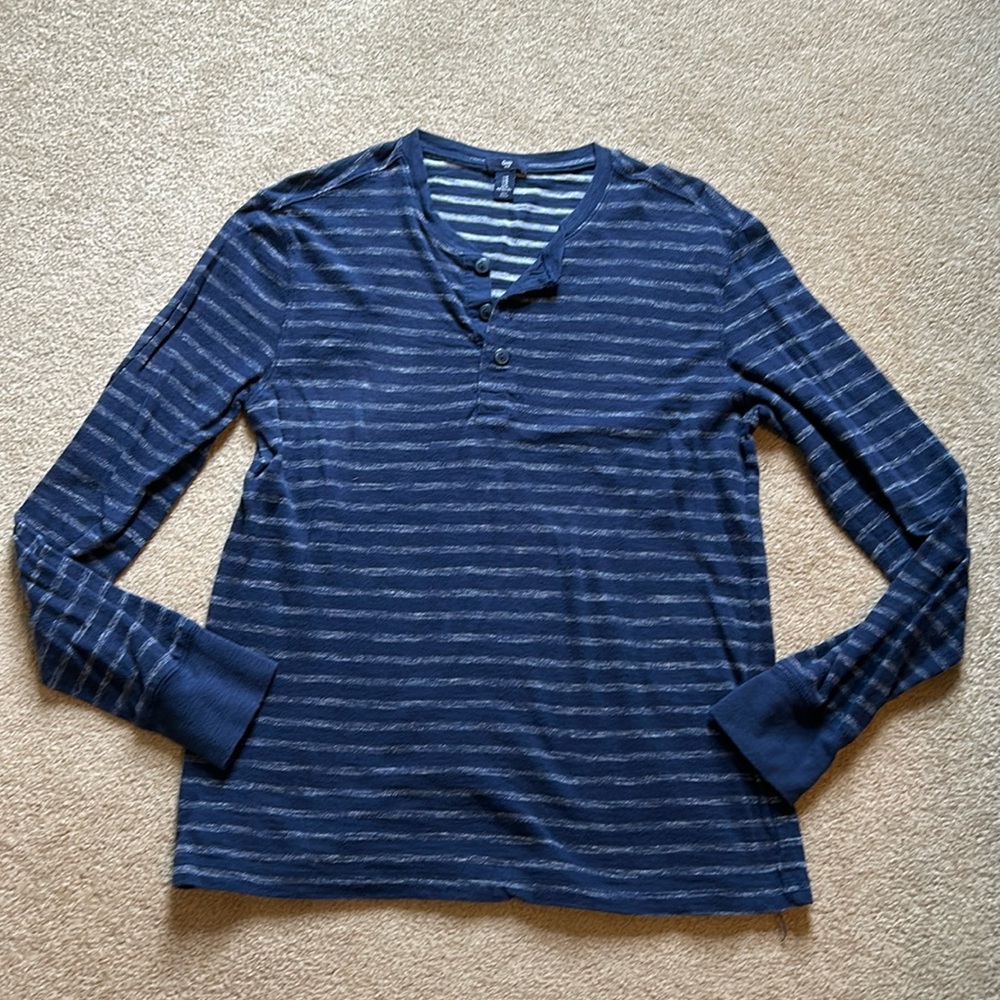 Gap gray and navy blue striped long sleeve shirt